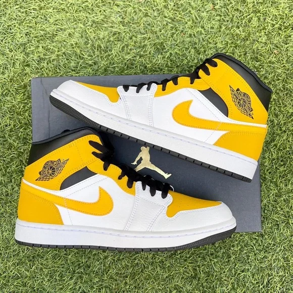 Men’s Nike air jordan 1 mid white yellow shoes - Picture 2 of 4